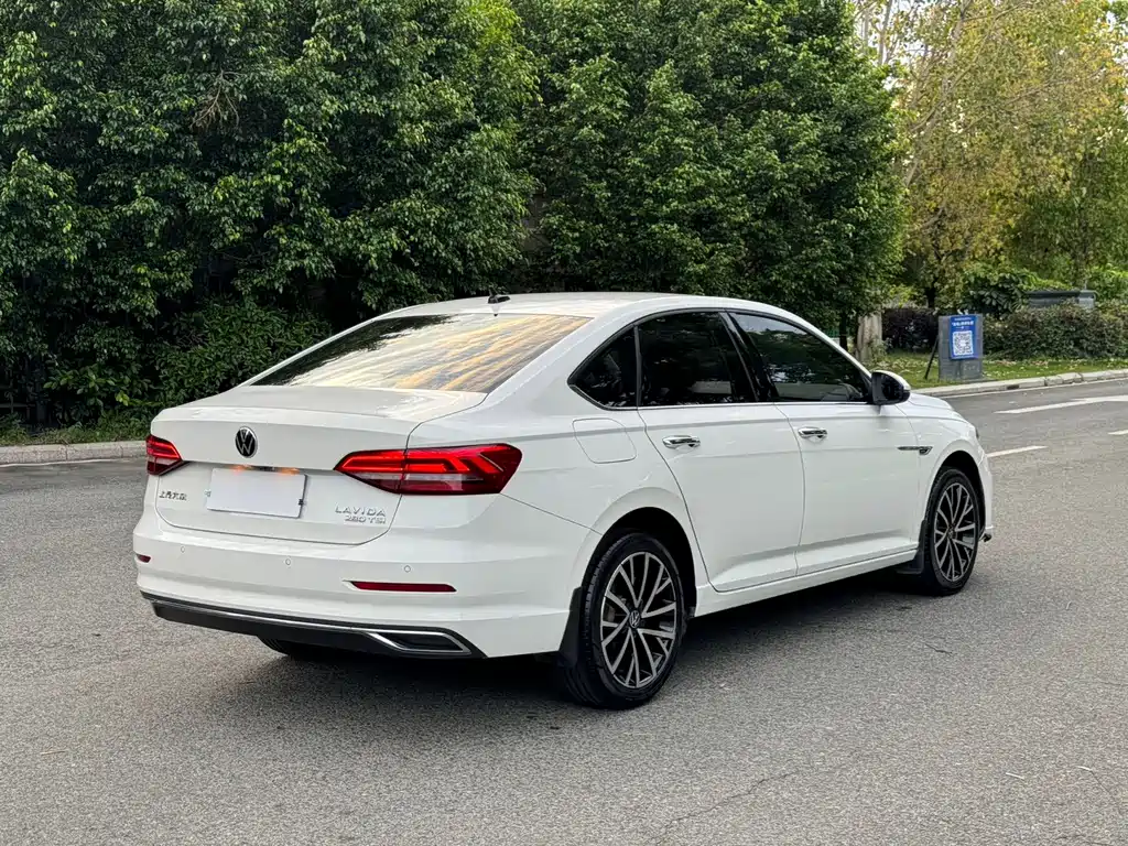 Volkswagen Lavida — миниатюра 4