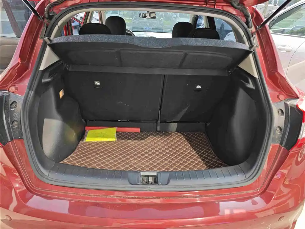 Nissan Tiida — миниатюра 6