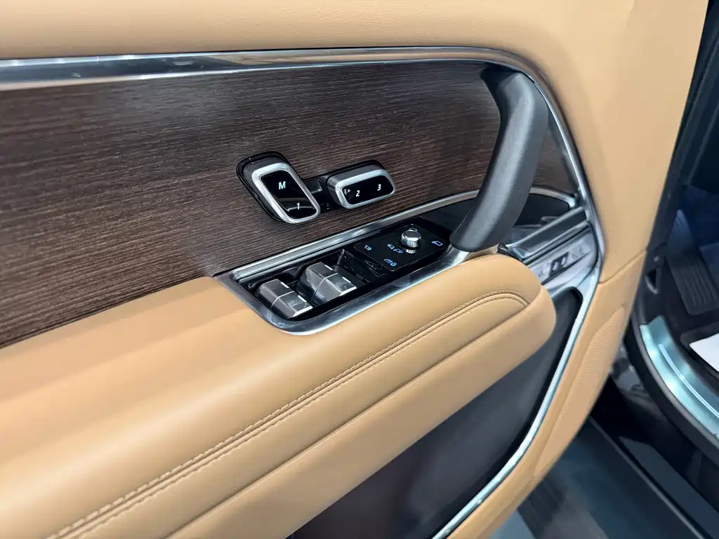 Land Rover Range Rover — миниатюра 4