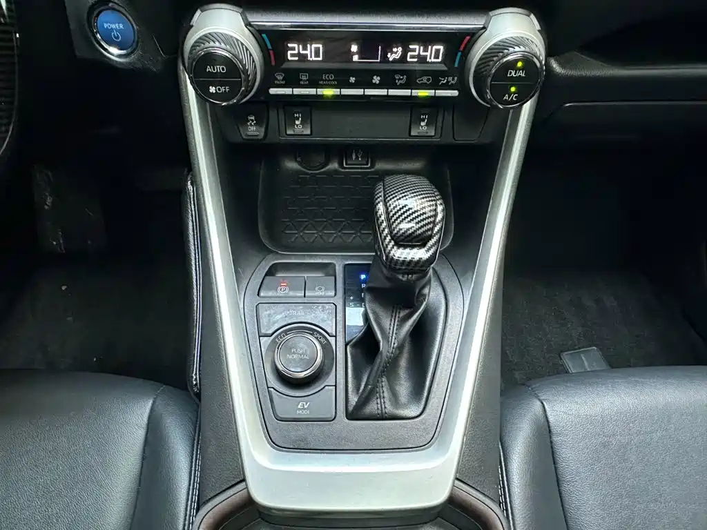 Toyota RAV4 — миниатюра 15