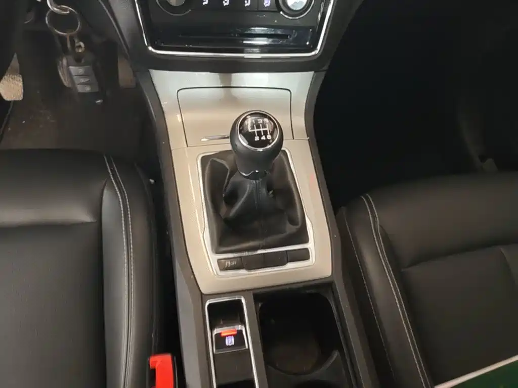 Roewe RX5 — миниатюра 14