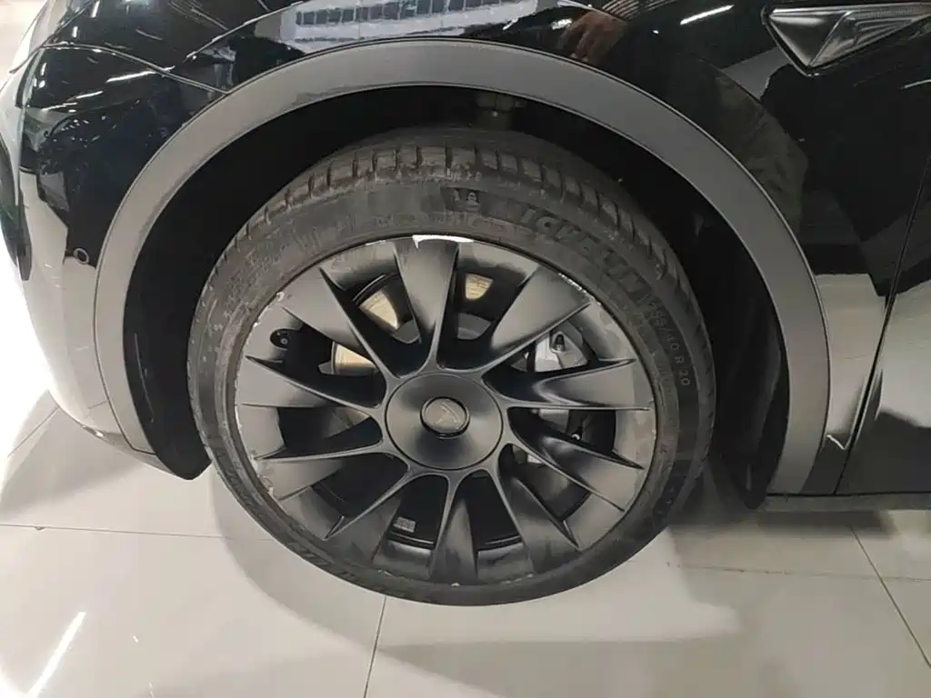 Tesla Model Y — миниатюра 23