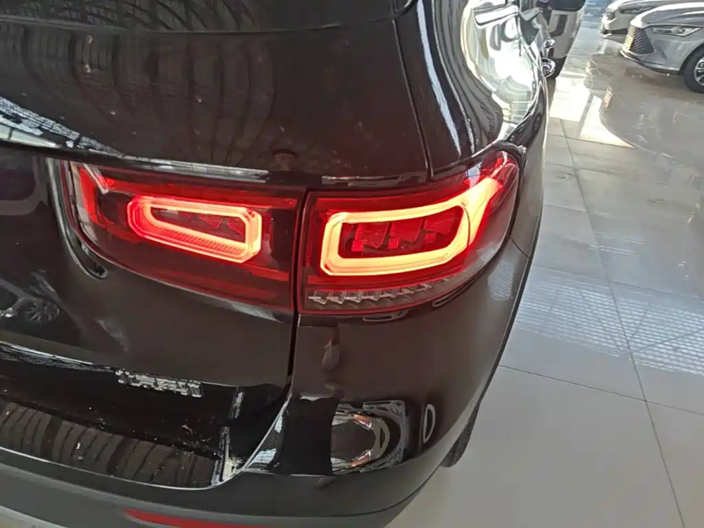 Mercedes-Benz GLB — миниатюра 8