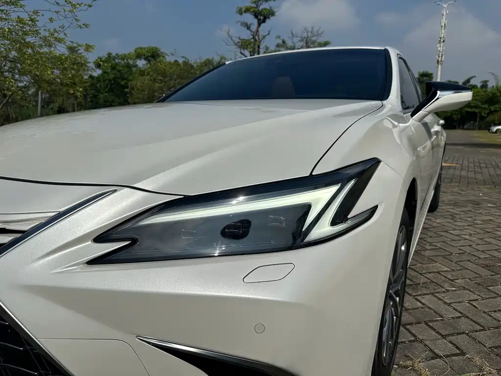 Lexus ES — миниатюра 23