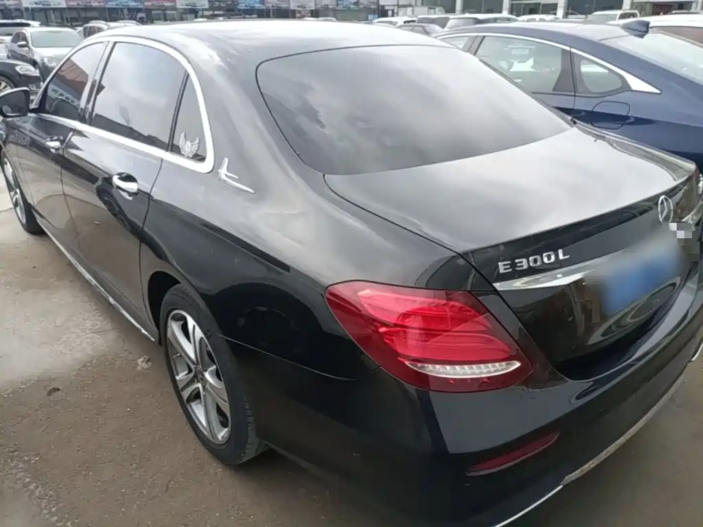 Mercedes-Benz E-Class — миниатюра 5