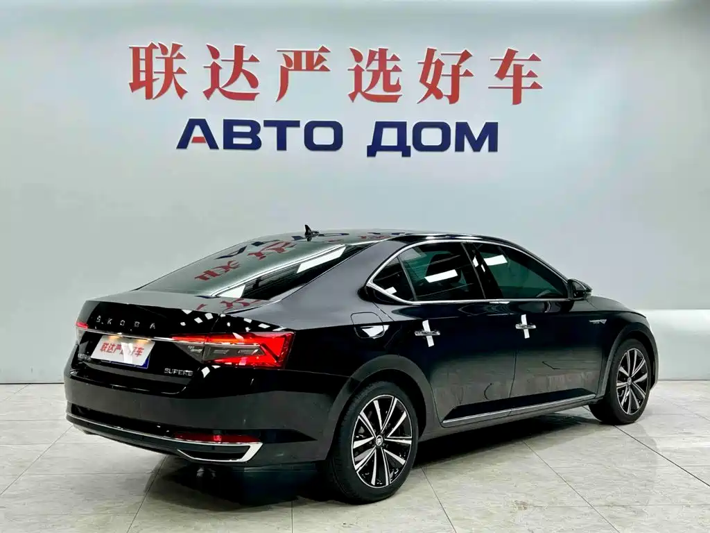 Skoda Superb — миниатюра 6