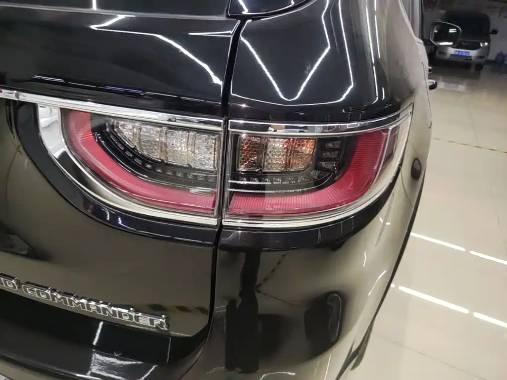 Jeep Grand Commander — миниатюра 8