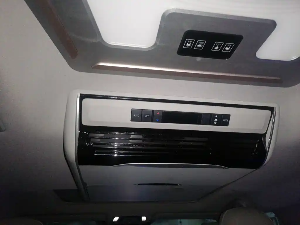 Toyota Sienna — миниатюра 9