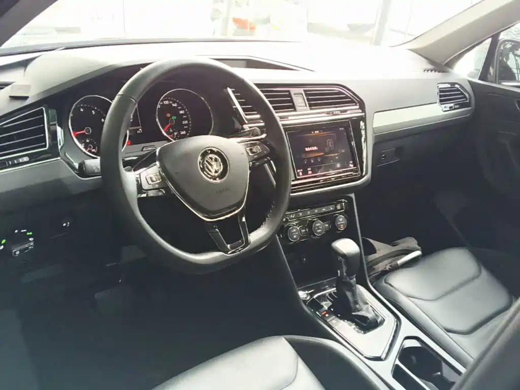 Volkswagen Tiguan L — миниатюра 10
