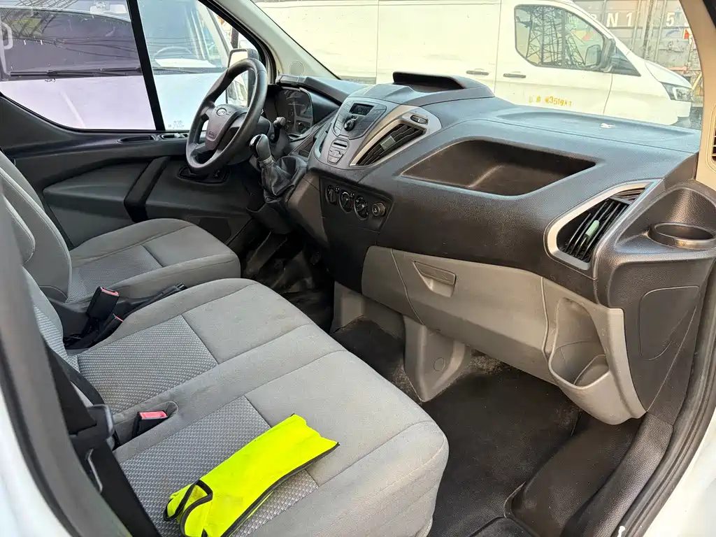 Ford Transit — миниатюра 5