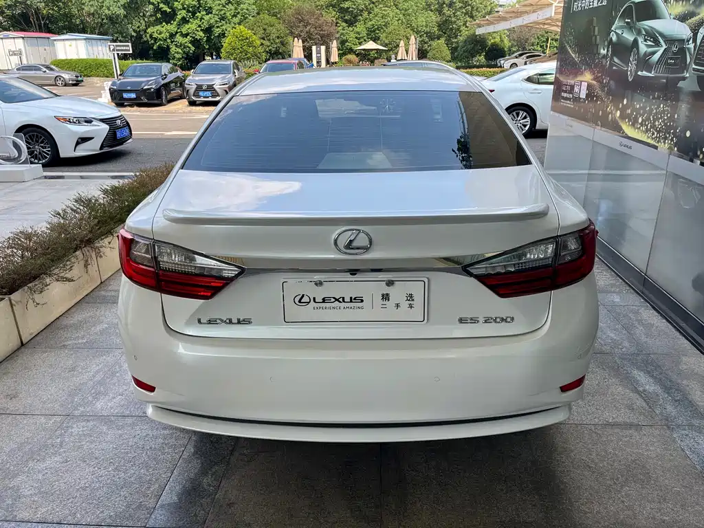Lexus ES — миниатюра 6
