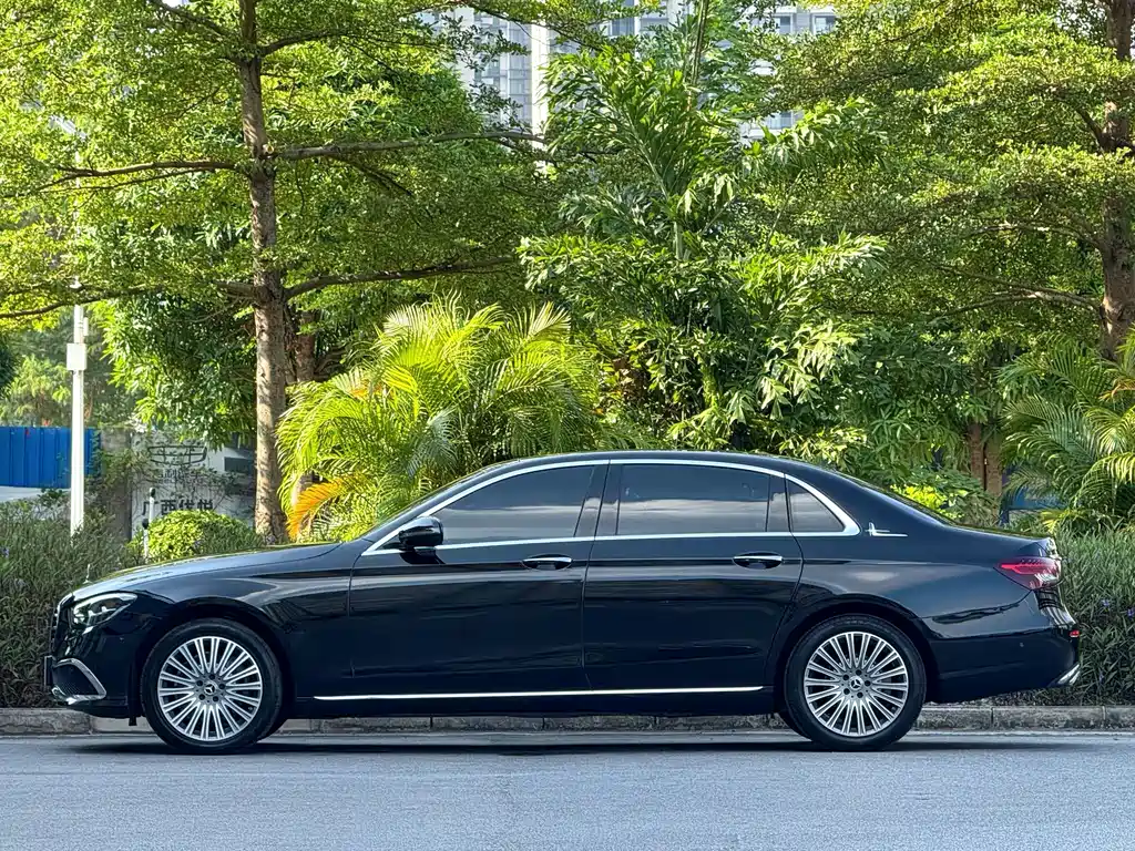 Mercedes-Benz E-Class — миниатюра 3