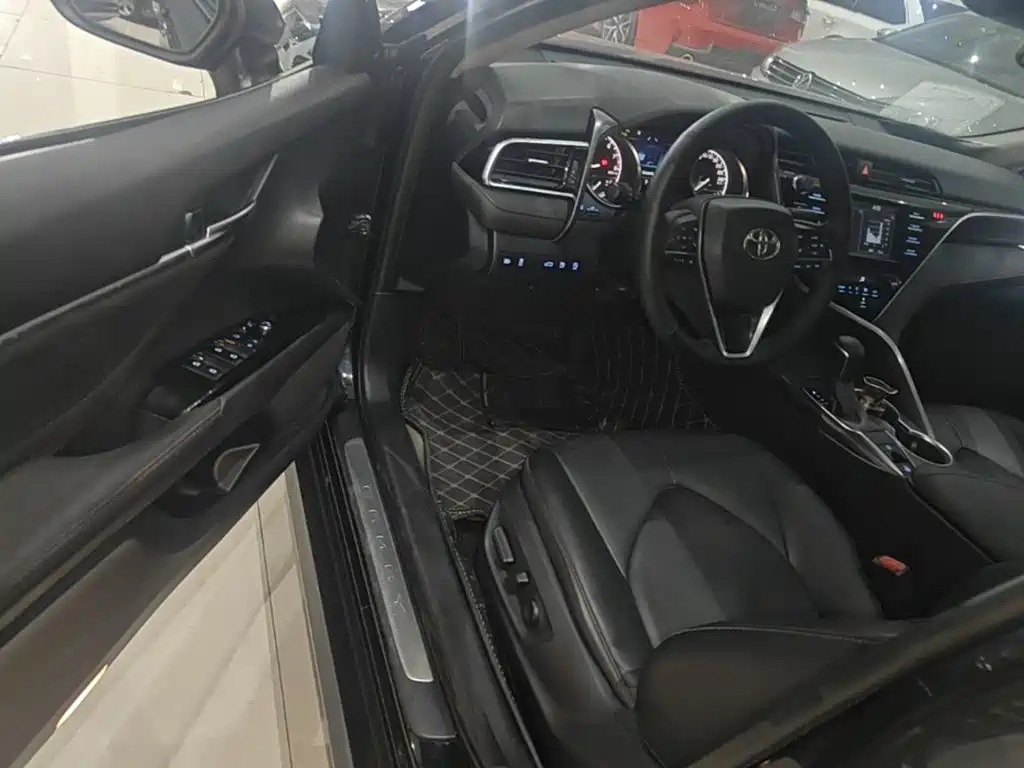 Toyota Camry — миниатюра 16