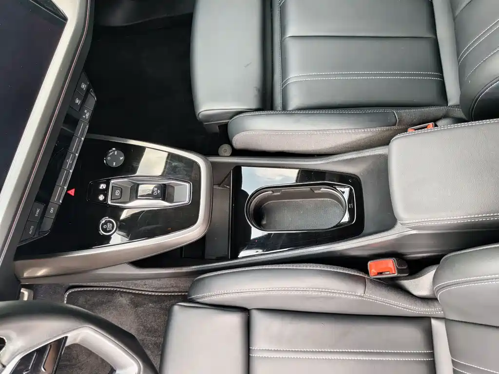 Audi Q4 e-tron — миниатюра 11