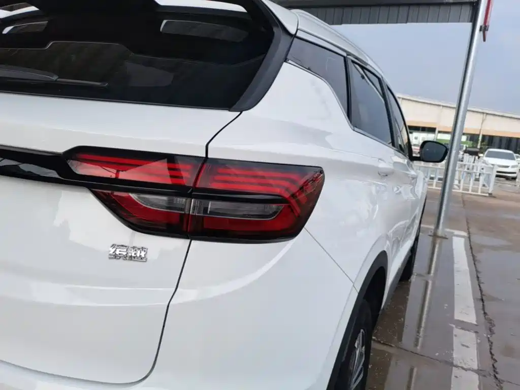 Geely Binyue — миниатюра 8