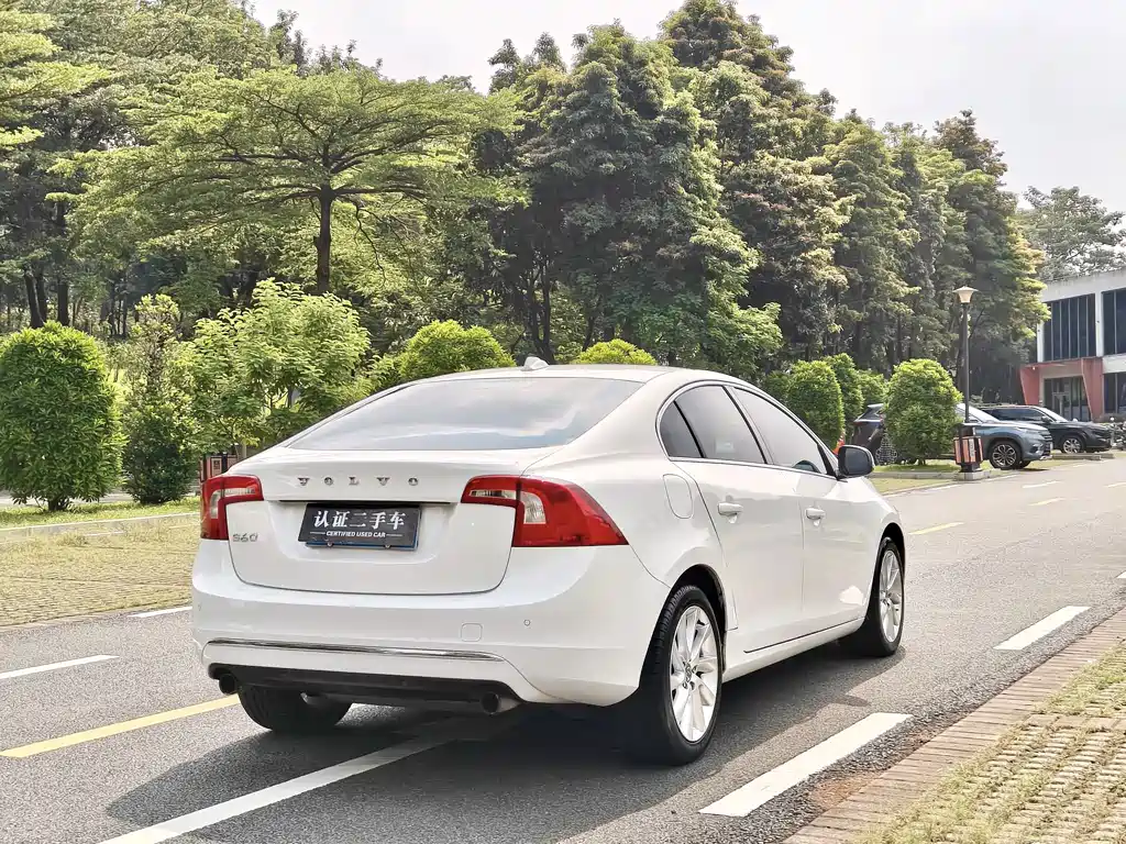 Volvo S60 — миниатюра 5