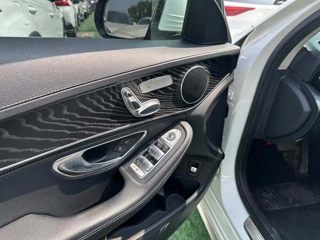 Mercedes-Benz C-Class — миниатюра 6