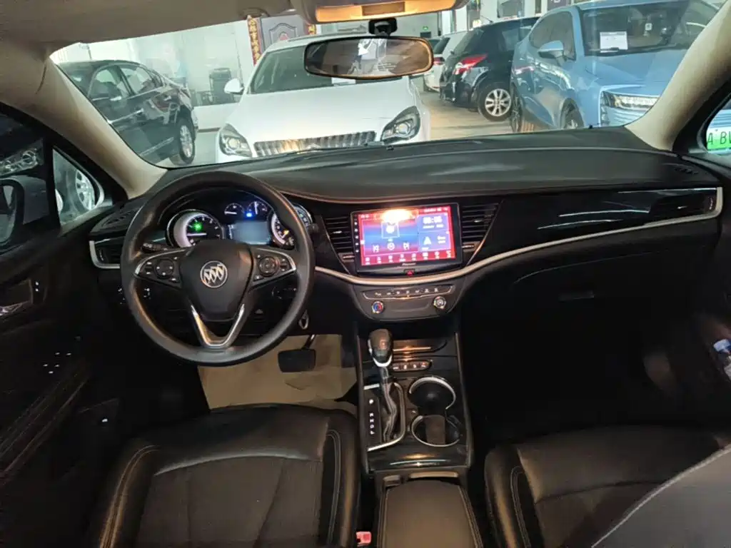 Buick Verano — миниатюра 10