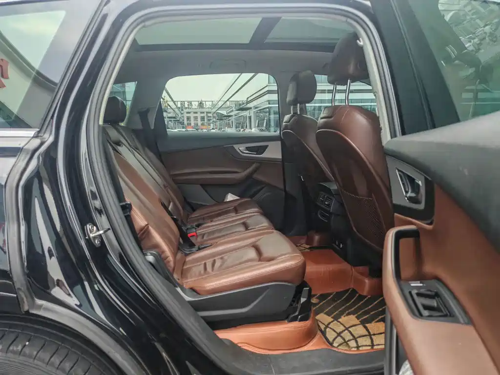 Audi Q7 — миниатюра 12