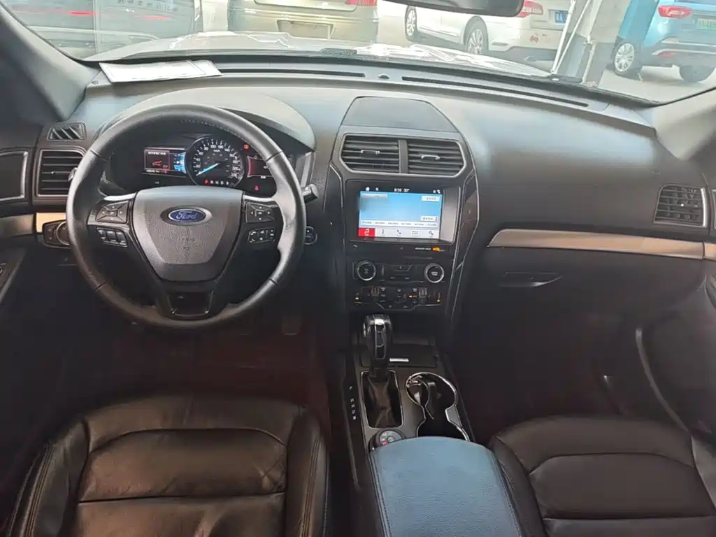 Ford Explorer (Import) — миниатюра 10