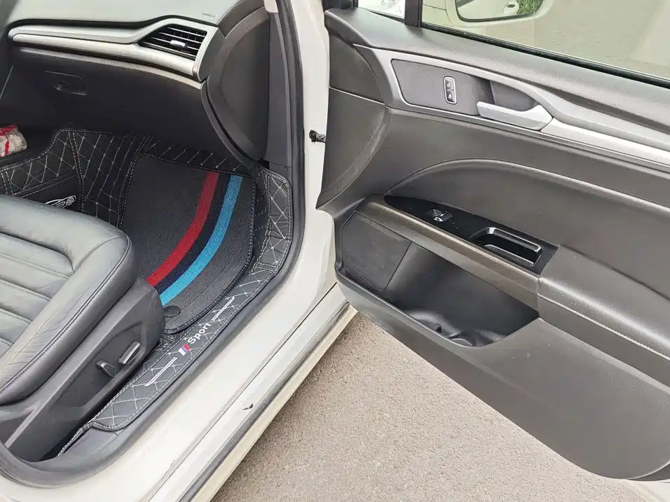 Ford Mondeo — миниатюра 8