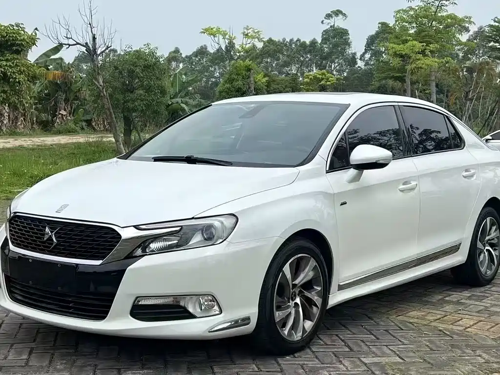 DS DS 5LS 2015