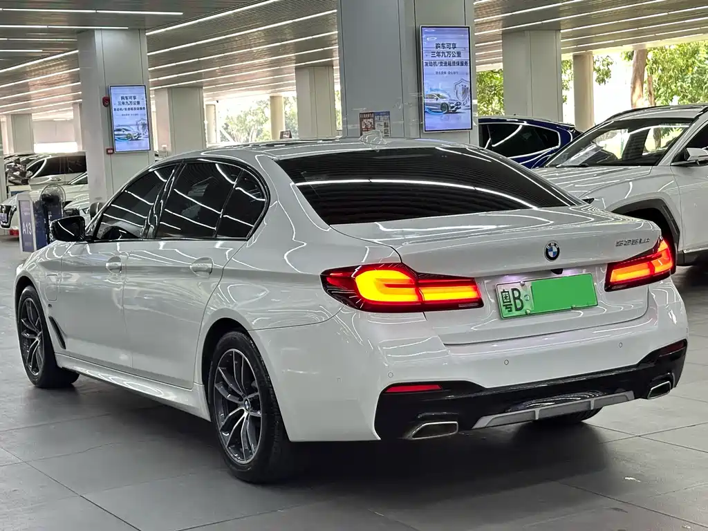 BMW 5 Series New Energy — миниатюра 15