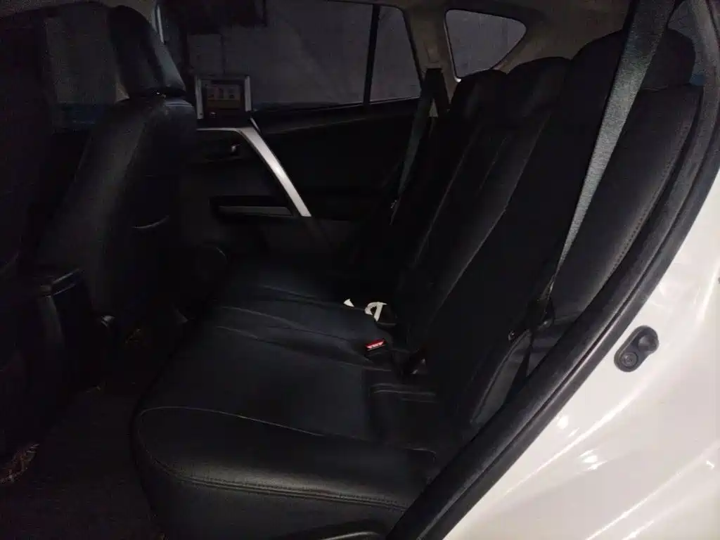 Toyota RAV4 — миниатюра 15