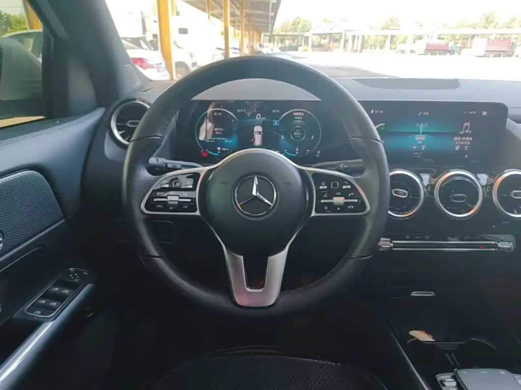Mercedes-Benz GLA — миниатюра 11