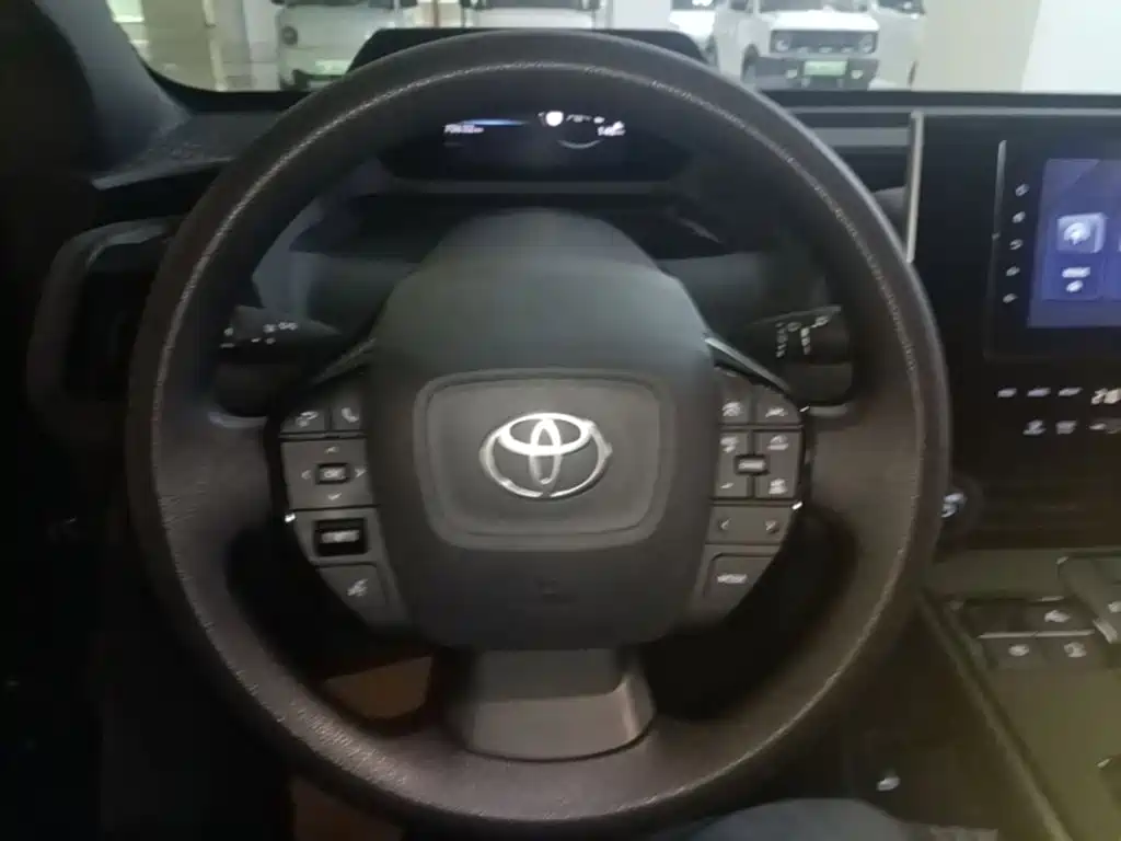 Toyota bZ4X — миниатюра 11