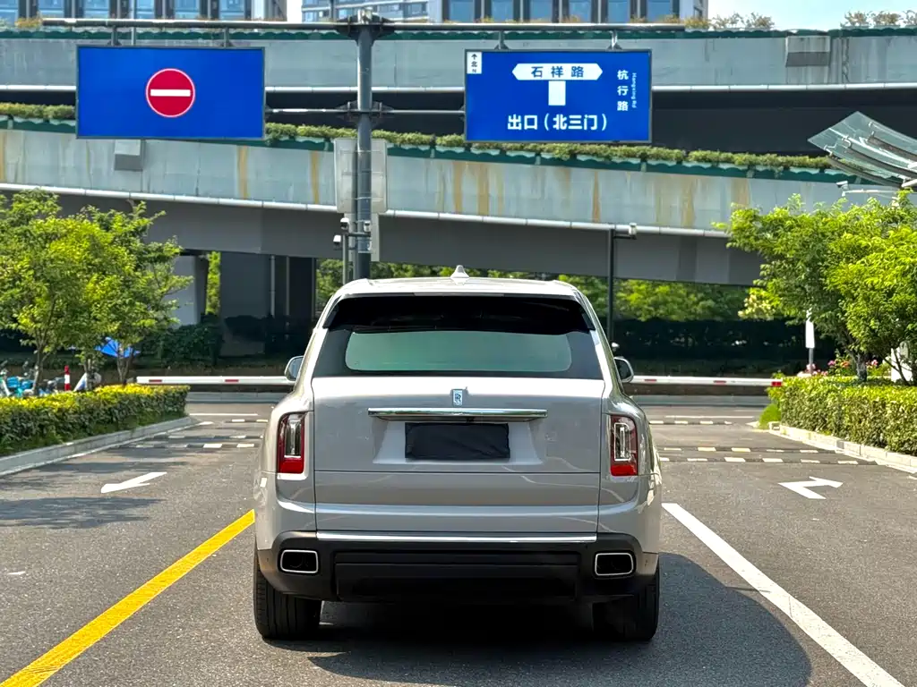 Rolls-Royce Cullinan 2018 мест