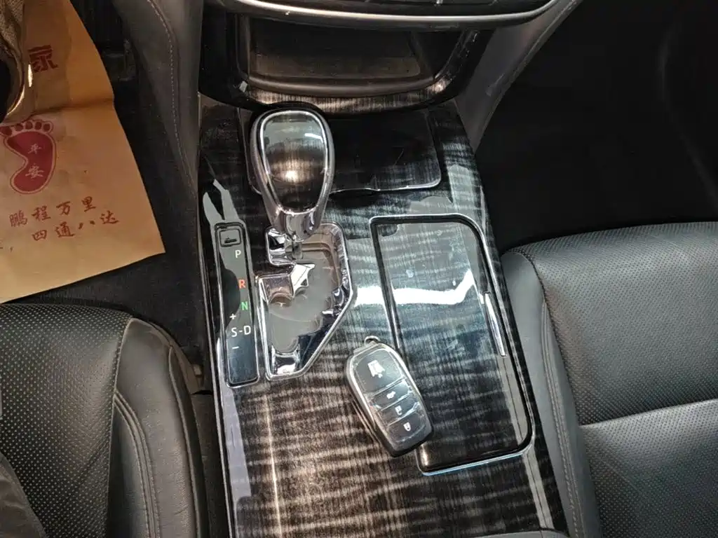 Toyota Crown — миниатюра 14