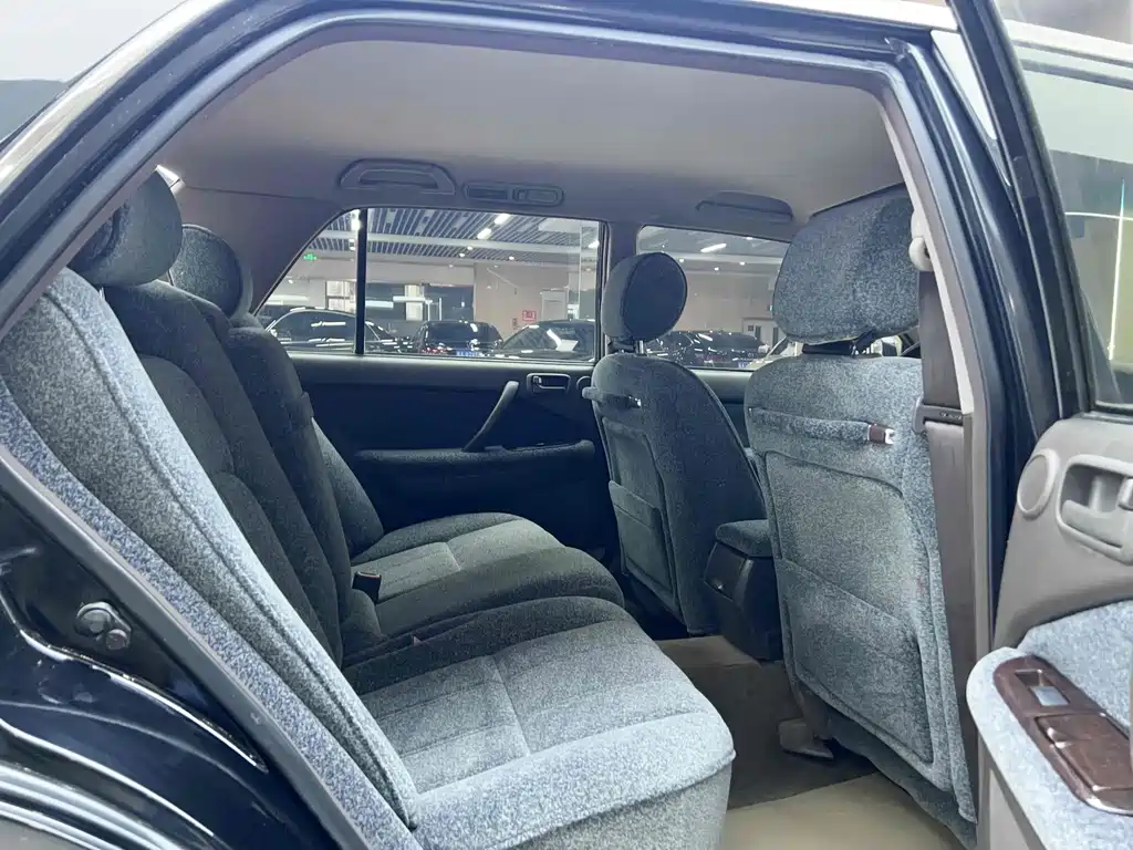 Toyota Crown 2001 3.0L AT