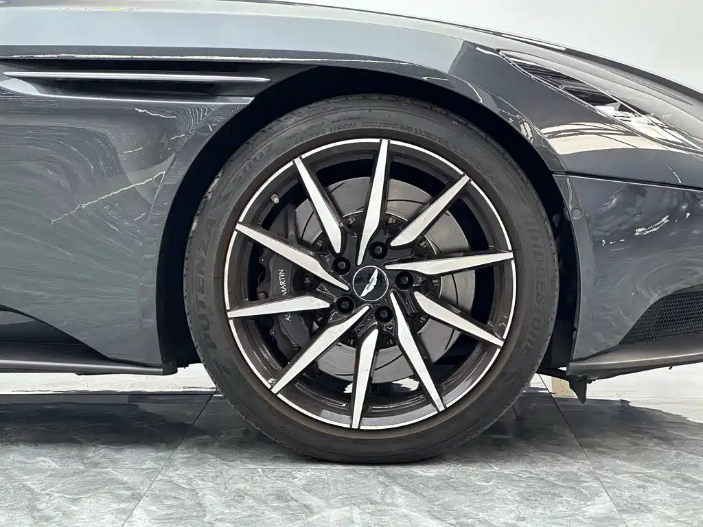 Aston Martin DB11 2019 4.0T V8 Coupe