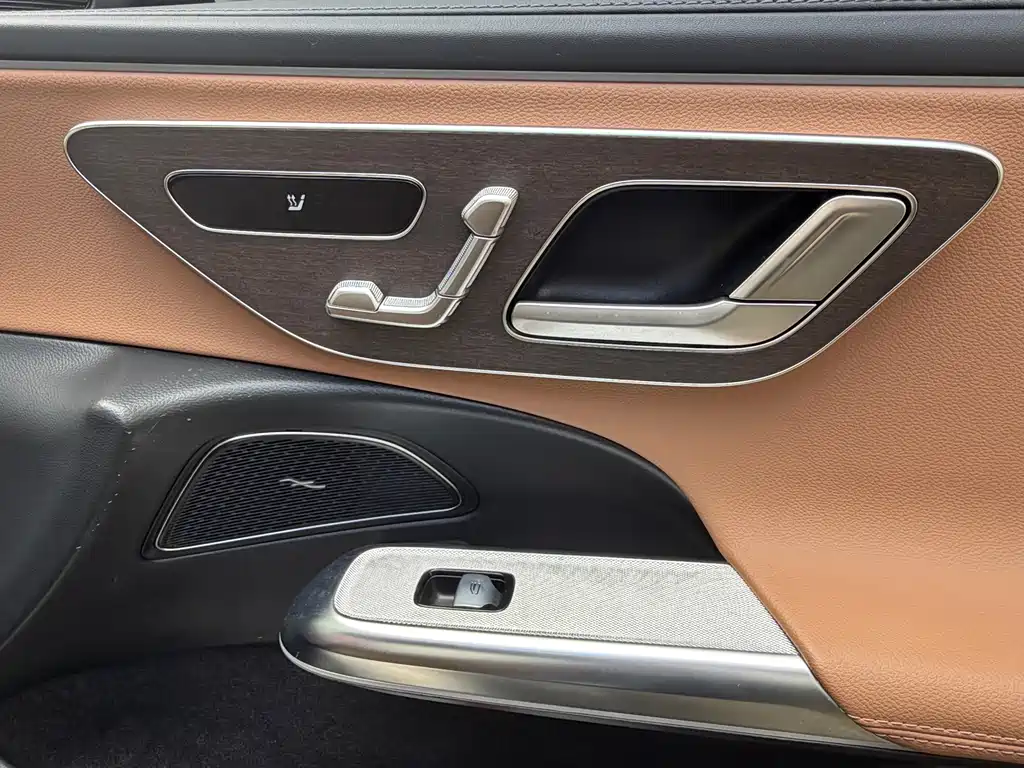 Mercedes-Benz E-Class — миниатюра 18
