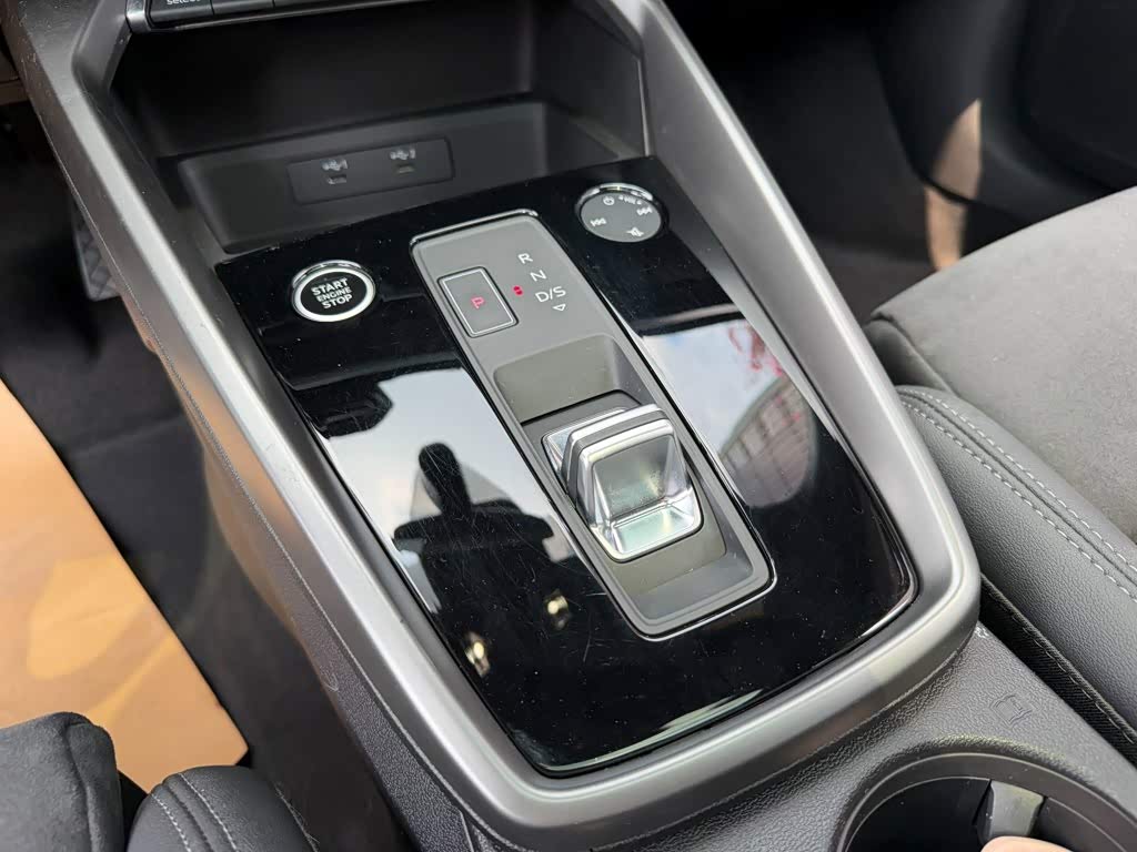 Audi A3 1.4 л 2023 г. Белый, пробег 44000 км