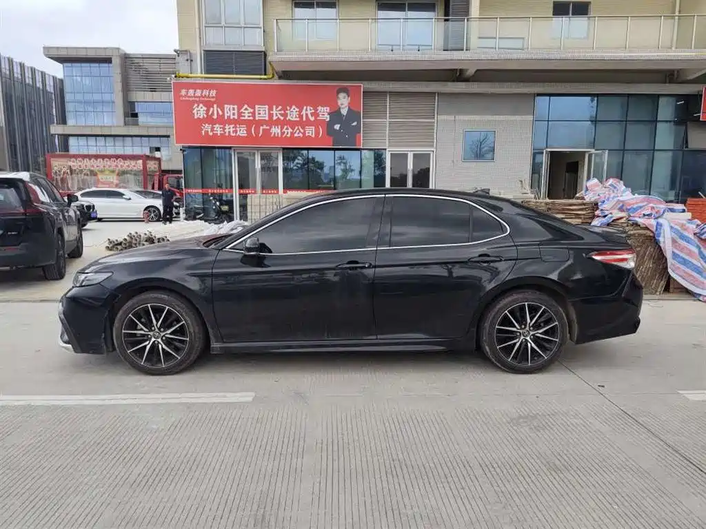 Toyota Camry — миниатюра 8