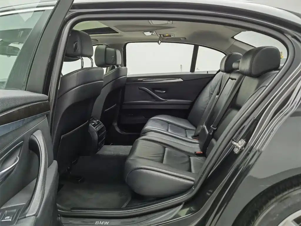 BMW 5 Series — миниатюра 15