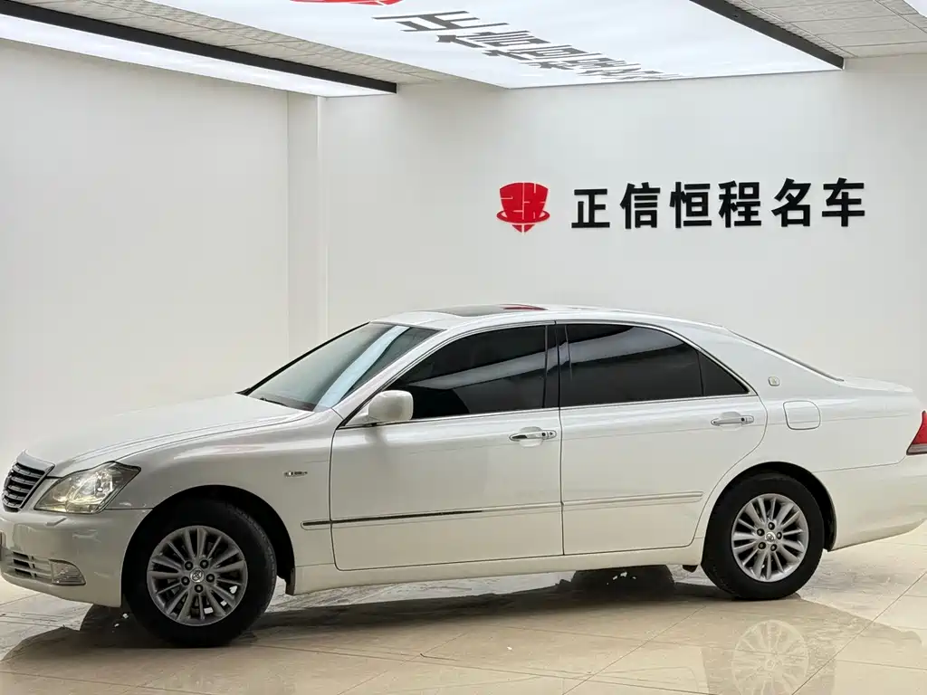 Toyota Crown — миниатюра 32