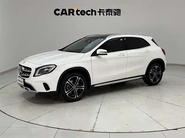 MERCEDES-BENZ GLA 2019
