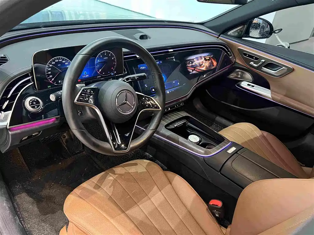 Mercedes-Benz E-Class — миниатюра 8