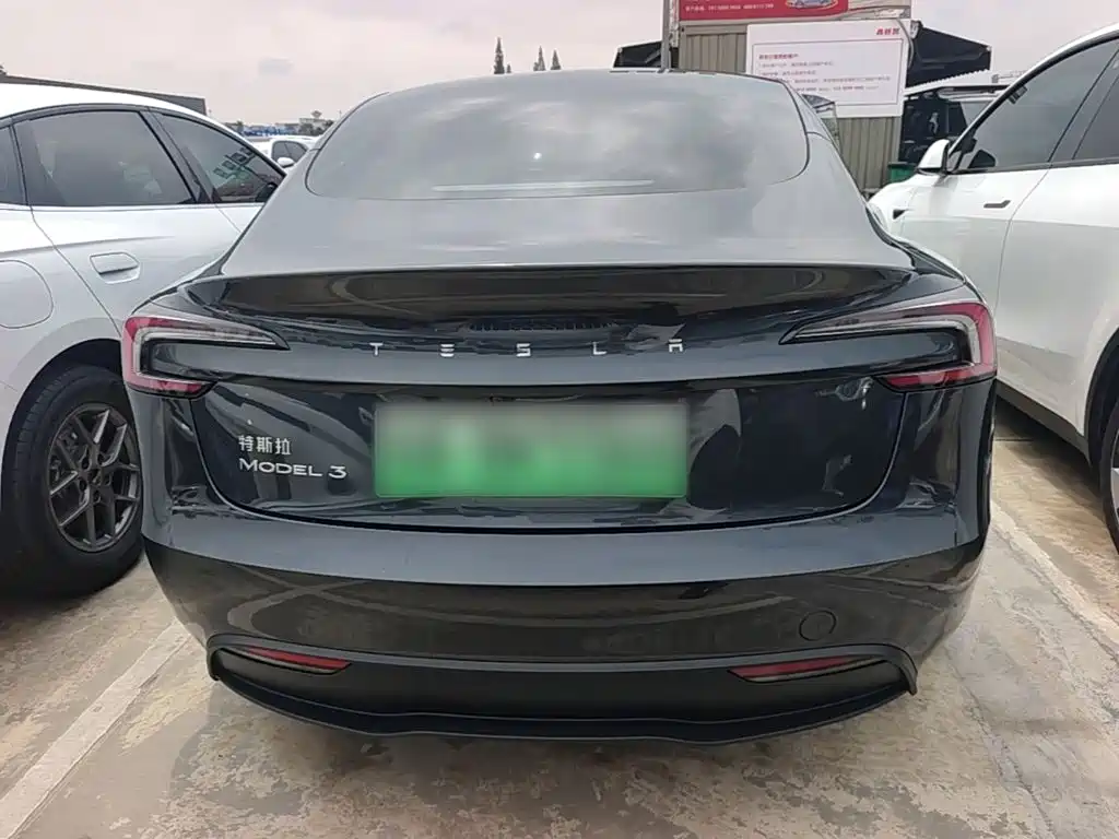 Tesla Model 3 — миниатюра 6