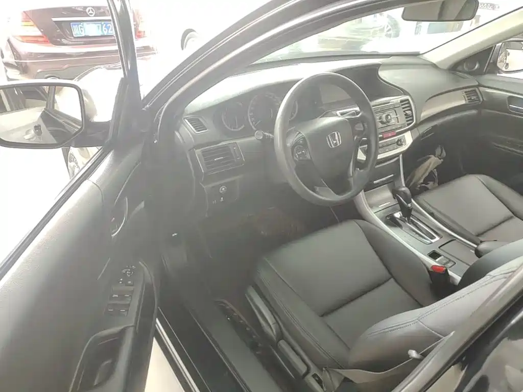 Honda Accord — миниатюра 16
