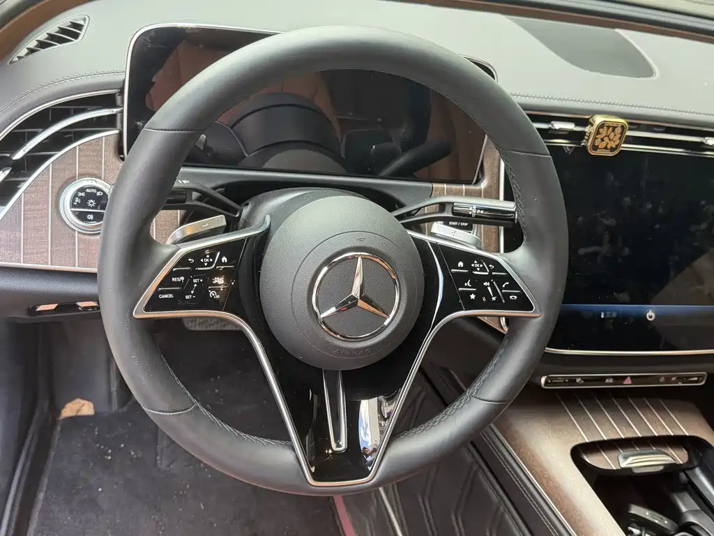 Mercedes-Benz E-Class — миниатюра 15