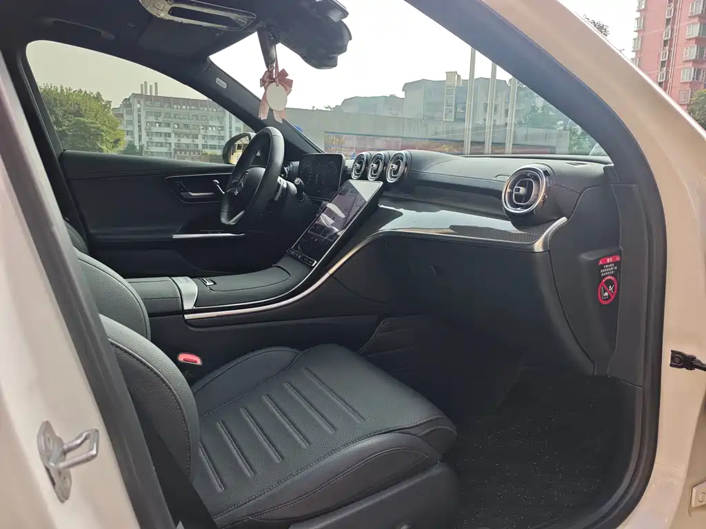 Mercedes-Benz C-Class — миниатюра 16