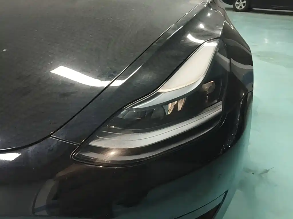 Tesla Model 3 — миниатюра 24