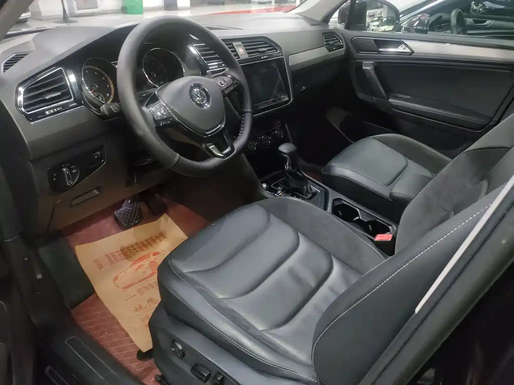 Volkswagen Tiguan L L 2019 330TSI AT Comfort VI