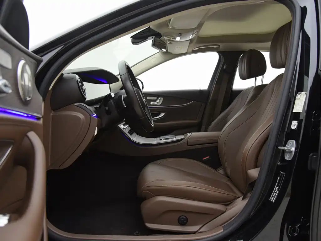 Mercedes-Benz E-Class — миниатюра 10
