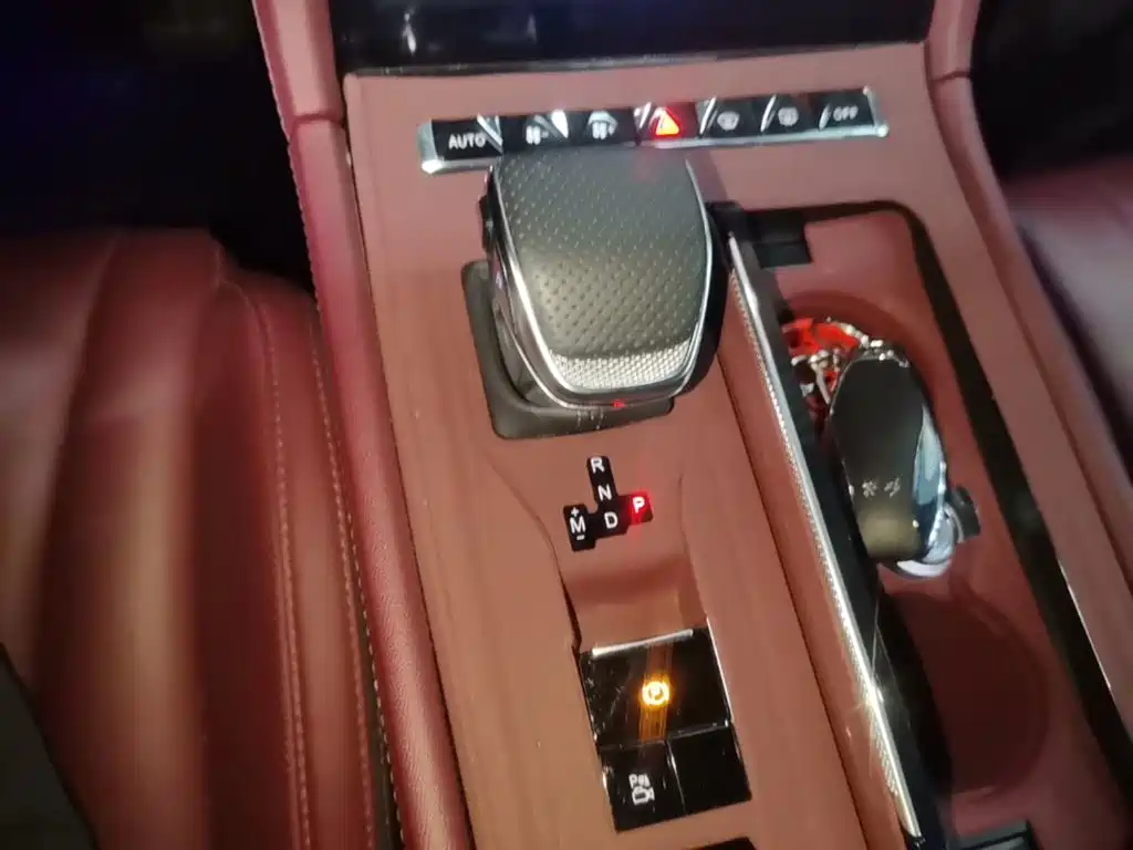 Hongqi Hongqi H5 — миниатюра 14