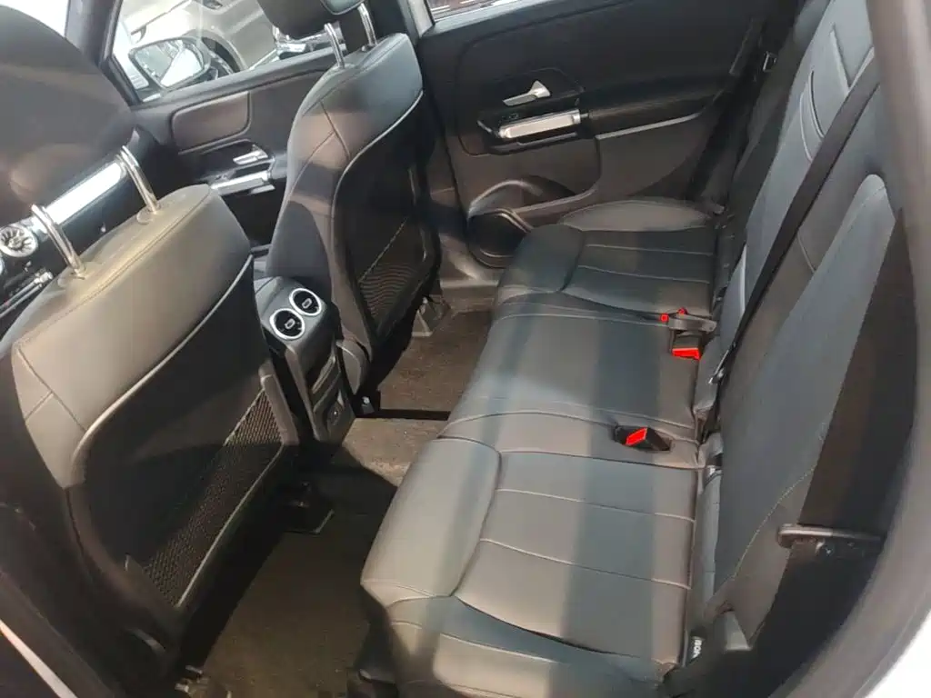 Mercedes-Benz GLB — миниатюра 17